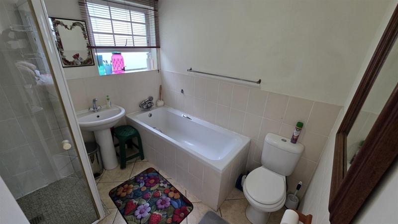 3 Bedroom Property for Sale in Fraaiuitsig Western Cape